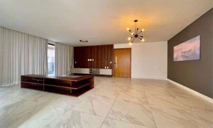 Apartamento com 3 suítes com vista mar a 1 quadra da praia