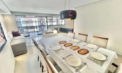 Apartamento com 4 quartos sendo 3 suítes todo reformado a 2 quadras da praia 