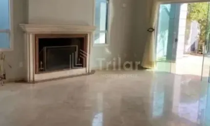 Lindo sobrado em condomínio fechado do lado shopping colinas com 6 dormitórios e 2 suítes e lazer com piscina, churrasqueira, sauna e muito mais.