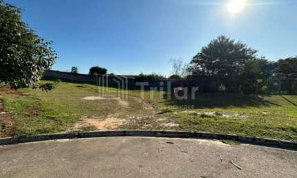 Terreno amplo  em condomínio em Caçapava com 539 metros com leve aclive.