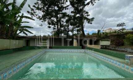 Linda chácara na zona leste com piscina, 2 casas e um galpão!