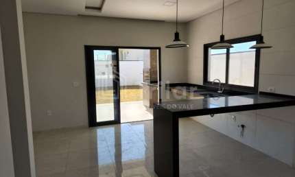 Casa em condomínio fechado com 3 quartos à venda no Residencial Colinas, Caçapava , 180 m2 por R$ 990.000