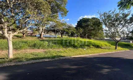Terreno em condominio fechado á venda em jambeiro/sp
