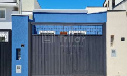 Casa à venda em Jacareí-SP: 3 quartos, 1 suíte, 2 salas, 3 banheiros, 2 vagas de garagem e 110m² no Loteamento Villa Branca.