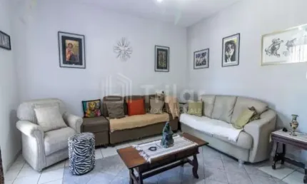 Excelente imóvel com 3 dormitórios e 1 suíte e área gourmet com churrasqueira e piscina. 5 vagas de garagem a 5 minutinhos do centro de sjc. espero vc