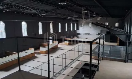 Galpão  amplo industrial com 1100 metros no Chácaras Reunidas. Venham conferir!