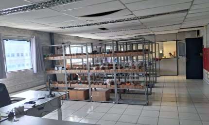 Barracão / Galpão / Depósito com 5 salas para alugar na Chácaras Reunidas, São José dos Campos 