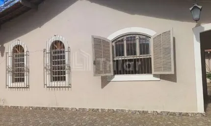Locação - casa de lote inteiro em excelente localização do jardim das indústrias.