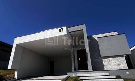 Imperdível! Casa em Condomínio à venda em Caçapava-SP, Residencial Colinas. 3 quartos, 1 suíte, 3 banheiros, 2 vagas, 179,92m².