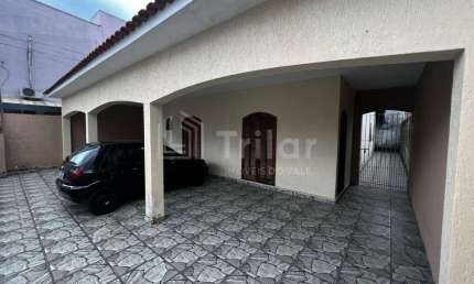Casa com 4 quartos à venda no Eugênio de Mello, São José dos Campos  por R$ 450.000