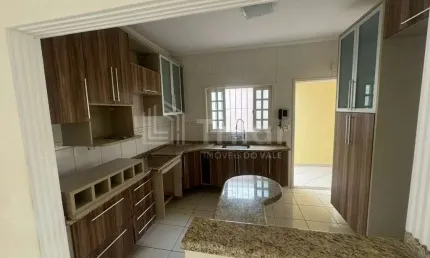 Casa de 3 dormitórios com 2 suítes toda planejada e com 2 vagas cobertas!!