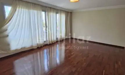 Apartamento amplo com 4 dormitórios e 1 suíte, sala ampla e 2 vagas .