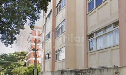 Apartamento à Venda  na Vila Adyana, São José dos Campos-SP: 1 Quarto, 2 Salas, 1 Banheiro, 1 Vaga de Garagem!