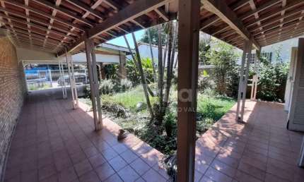 Imóvel à Venda em São José dos Campos-SP - Casa com 4 Quartos, 1 Suíte e 393m² no Jardim Esplanada II