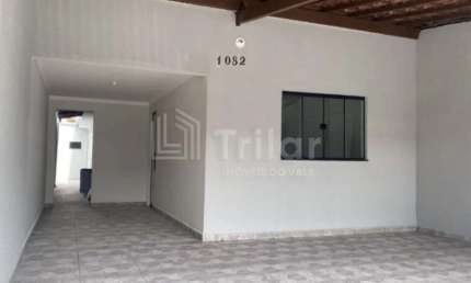 Casa à venda em São José dos Campos-SP, bairro Cidade Morumbi, com 3 quartos, 1 suíte, 2 salas, 2 banheiros e 3 vagas de garagem!
