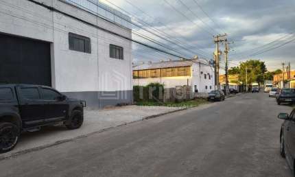 Galpão Industrial para Locação em São José dos Campos-SP: 4 Salas, 4 Banheiros, 6 Vagas de Garagem, 900m² no Jardim Limoeiro