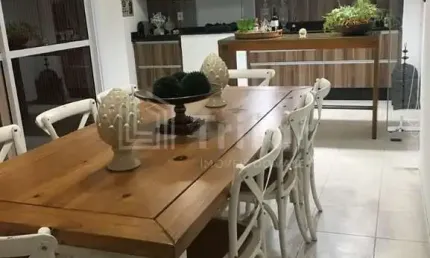 Maravilhoso apartamento no Ed. Ideale, bem proximo ao Parque Vicentina Aranha!