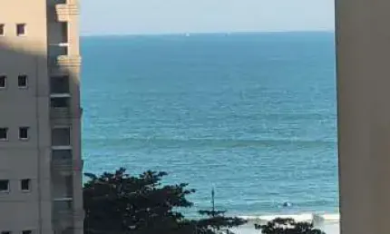 Apartamento alto padrão com acesso a sacada vista parcial mar, 2 dormitórios sendo 1 suíte, á 200 metros do mar - ASTÚRIAS-Guarujá/SP.