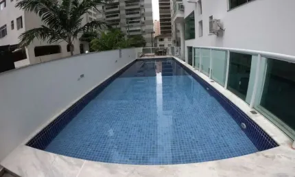 Apartamento alto padrão com 3 suítes, sacada gourmet envidraçada e lazer completo a menos de 150 metros da praia das pitangueiras-guarujá/sp.