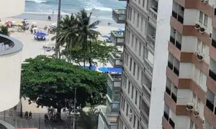 Apartamento alto padrão com 4 dormitórios sendo 1 suíte em praia de Pitangueiras-Guarujá/SP.