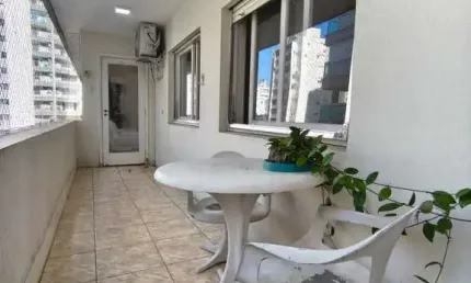 Apartamento com 3 dormitórios sendo 1 suíte, à menos de 150 metros do mar, na praia das PITANGUEIRAS - Guarujá/SP.