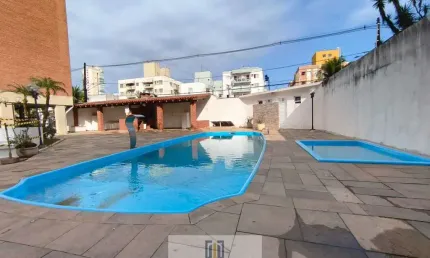 Apartamento reformado com 3 dormitórios sendo 1 suíte de serviço, na praia da enseada-guarujá/sp.