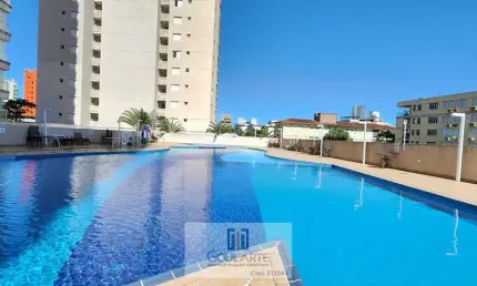 Apartamento alto padrão com acesso a sacada gourmet com vista lateral do mar, 2 dormitórios sendo 1 suíte, lazer no condomínio - enseada -guarujá/sp.