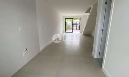 Casa geminada em bombinhas menos de 500m do mar, Morrinhos,Bombinhas, Bombinhas - SC