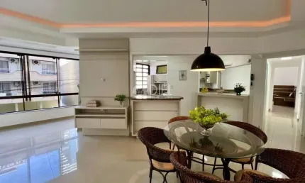Apartamento 2 quartos (1 suíte), 1 vaga, mobiliado, meia praia, itapema - sc