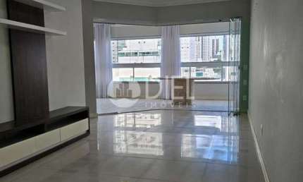 Apartamento semi-mobiliado com 1 suÍte e 3 vagas!, Pioneiros, Balneário Camboriú - SC