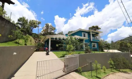 Casa com 4 quartos - 165 m² por R$ 990.000 - Vargem Grande - Teresópolis/RJ