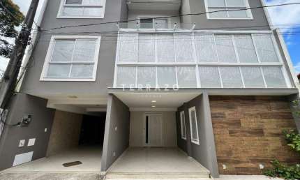 Casa em condomínio triplex com 4 quartos e 1 suíte - Alto - Teresópolis/RJ