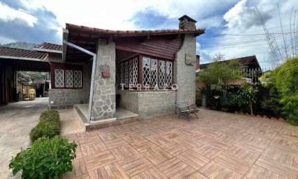 Casa à venda, 3 quartos, 1 suíte, 3 vagas, Jardim Cascata - Teresópolis/RJ