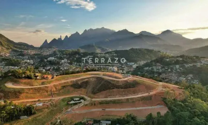 Terreno à venda na Rua Viriato Correia, Ermitage, Teresópolis