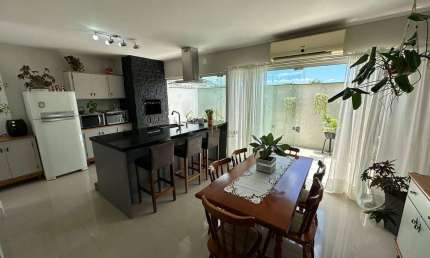 Casa de 4 dormitórios com Jacuzzi no Condomínio Terra Nova