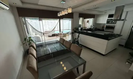 Casa com 2 dormitórios e piscina aquecida no Condomínio Terra Nova