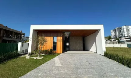 Casa térrea com 3 suítes no Condomínio Reserva da Pedra