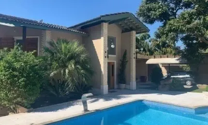 Casa em condomínio na vila santista, atibaia-sp: 3 quartos, 3 suítes, 4 banheiros, 6 vagas e 340m². venha conferir!