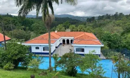 Chácara em atibaia 7400mil m² estilo colonial em loteamento