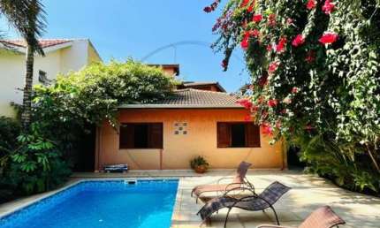 Oportunidade imperdível: Casa à venda Maristela, Atibaia-SP, com 4 quartos, 2 suítes e 350m² de área!
