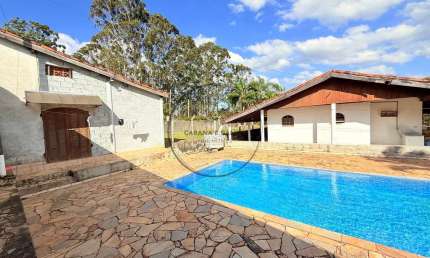 Chácara à venda em Atibaia-SP, bairro Portão: 5 quartos, 3 banheiros