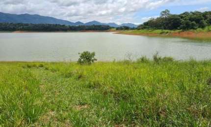 Chácara à Venda na Represa de Piracaia - Saída Exclusiva para água