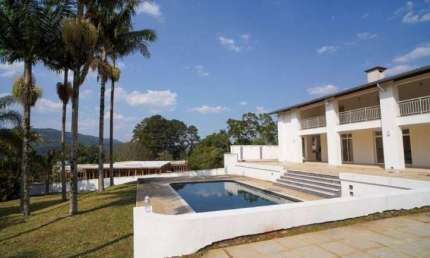 Casa de luxo em condomínio na Represa, Mairiporã-SP: 6 quartos, 5 suítes, 6 banheiros, 4 vagas, 600m². Venha conferir!