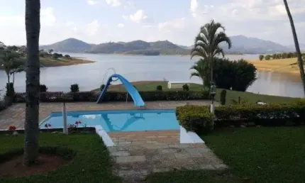 Venda de Sítio Exclusivo em Piracaia-SP: 30.000m² - Acesso à represa, pé na água!