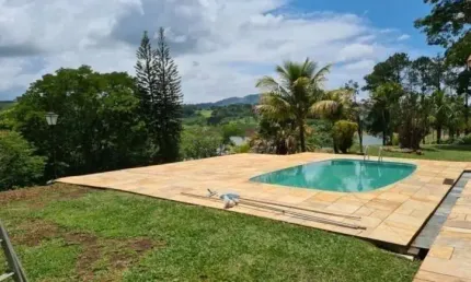 Chácara em Piracaia com Vista e Frente Privativa para Represa – 12.100m²