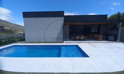 Casa térrea à venda em condomínio nobre Itaporã em Atibaia