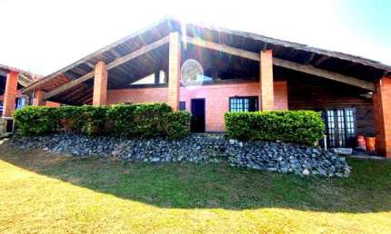Casa de campo em Condomínio à Venda em Piracaia-SP -  3 Quartos, 1 Suíte