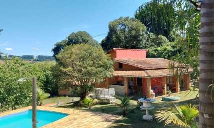 Chácara à venda em Bragança Paulista-SP, bairro Mãe dos Homens: 3 quartos, 2 suítes, 1 sala, 3 banheiros, 4 vagas, 150m²!