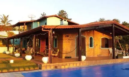 Chácara em condomínio no Portão, Atibaia-SP: 4 quartos, 4 suítes, 5 banheiros, 2 vagas de garagem, 540m² de área.