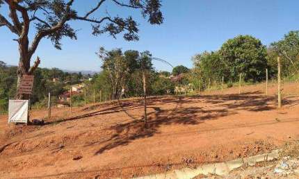 Terreno com 1.000m2 e escritura à venda no Jd. Maracanã em Atibaia